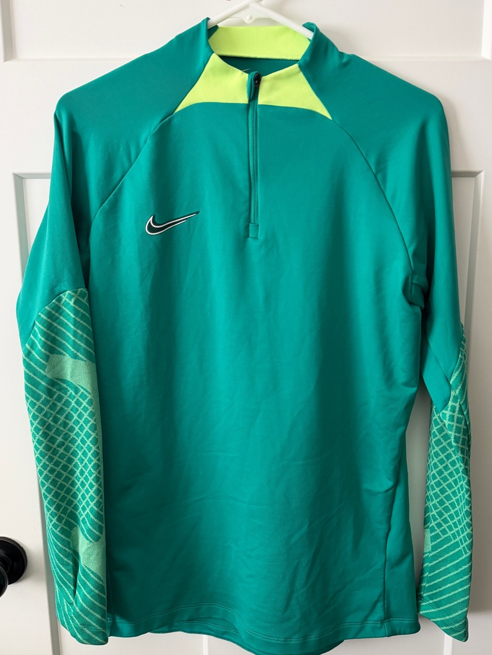 Nike Dri-Fit Womens M Strike Drill Shirt Soccer Top 1/4 Zip Green Slim Fit